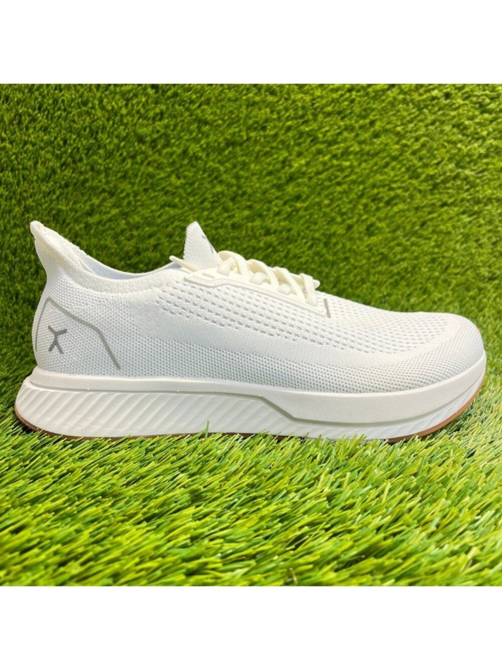 Flux Adapt Runner White Gum Mens Size 8.5 Womens Size 10 Running Athletic Shoes